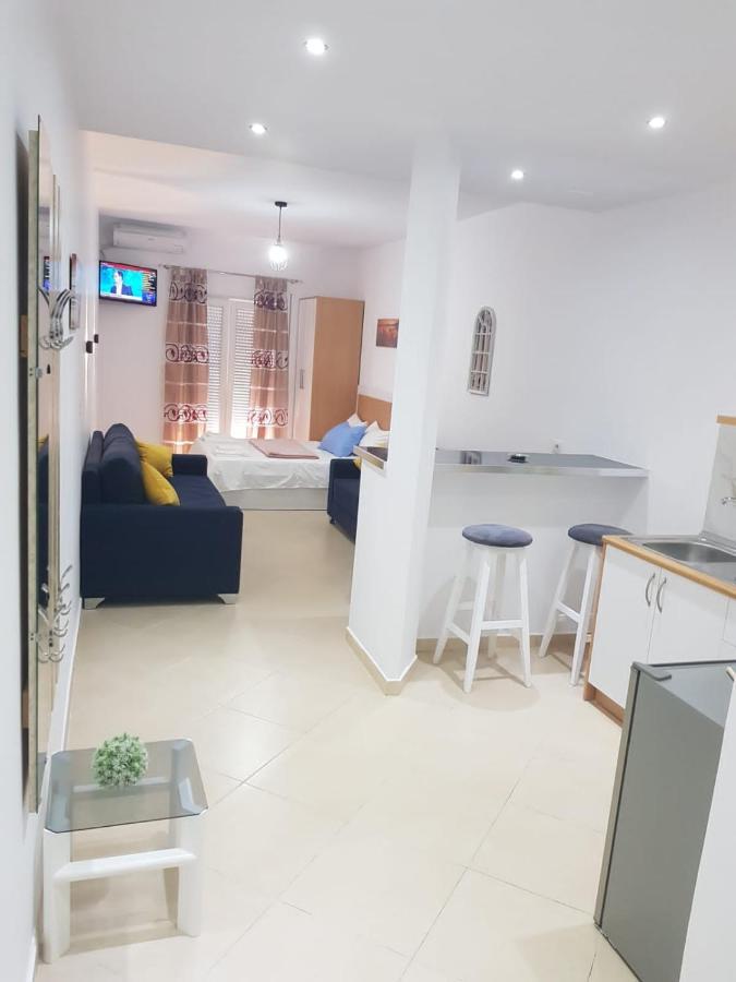 Studio By The Beach - Vlorë Esterno foto