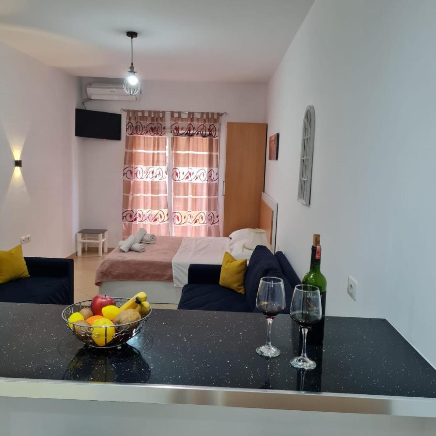 Studio By The Beach - Vlorë Esterno foto